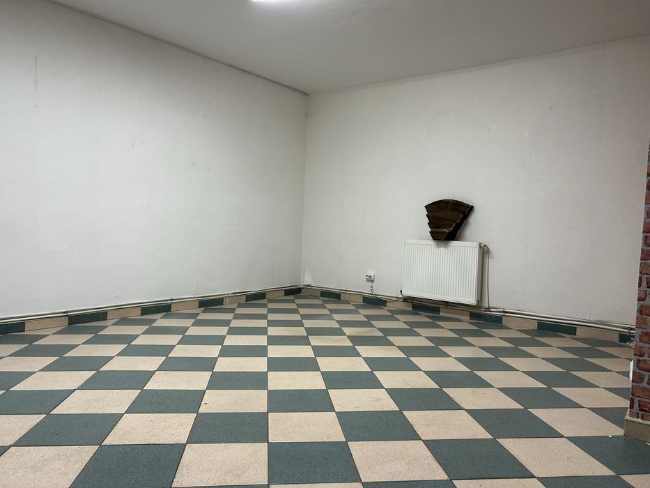 De inchiriat spatiu comercial de 50 m” linga Non Stop ,Capsa . Barlad