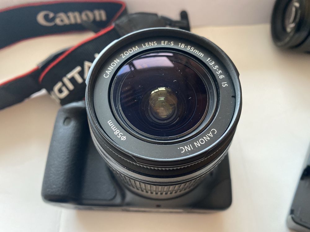 Фотоапарат Canon EOS 550D с два обектива