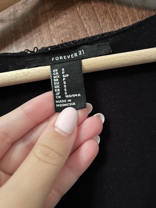 Черна дантелена рокля Forever 21