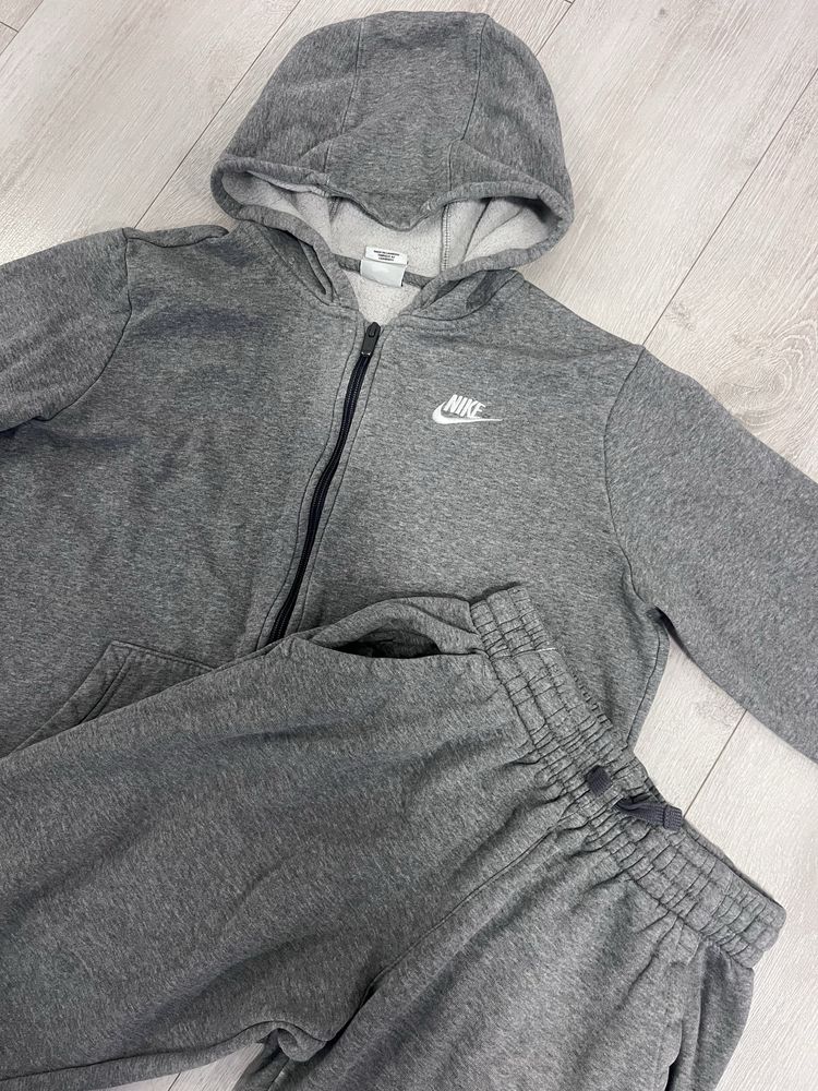 Екип Nike 158-170  отличен