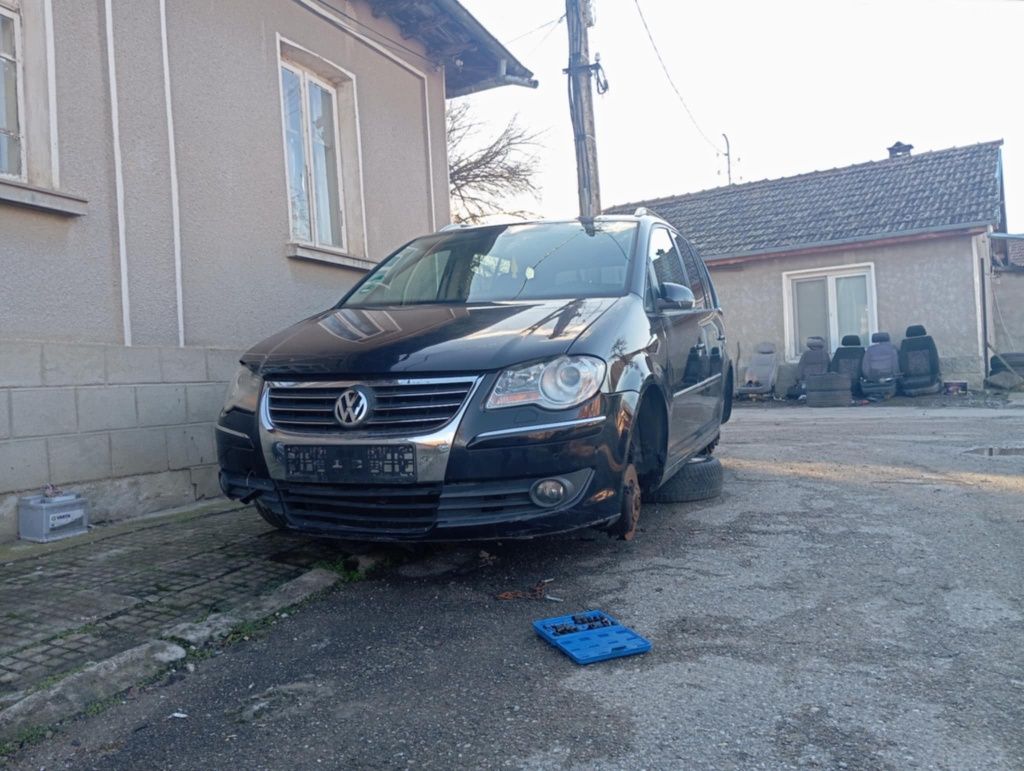 Продавам Vw Touran 2.0 170 6  BMN скорости НА ЧАСТИ
