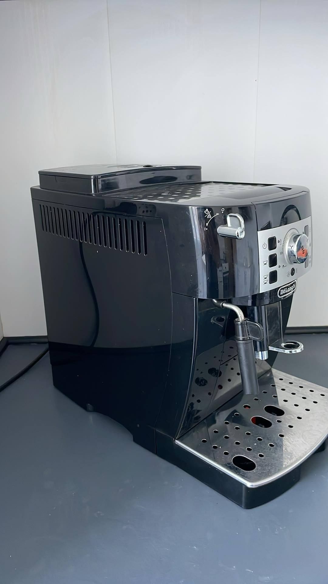 Кафе машина Delonghi Magnifica S
