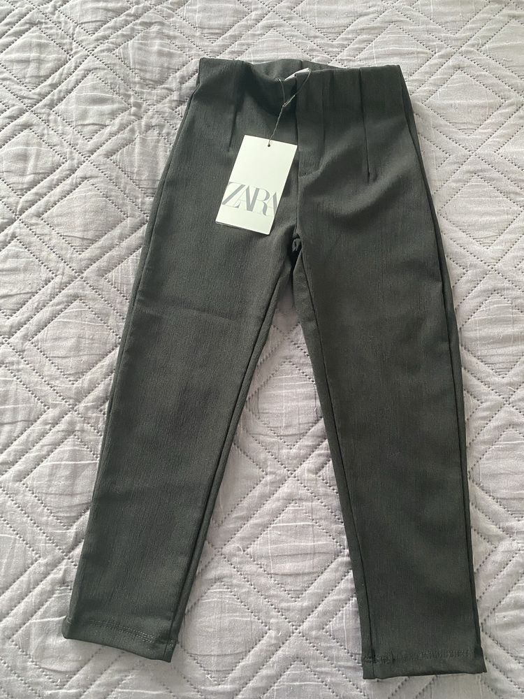 Pantaloni capri Zara