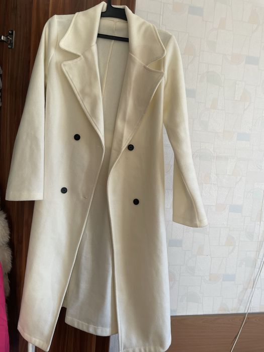 Бяло палто дълго