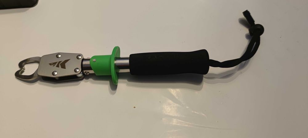 Set combo lip grip + cleste patent multifunctional Kastking. Calitate!