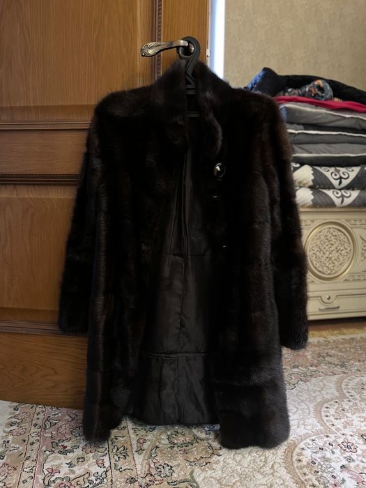 верхняя одежда,шубы норковые,44и 52размер черный и коричневый