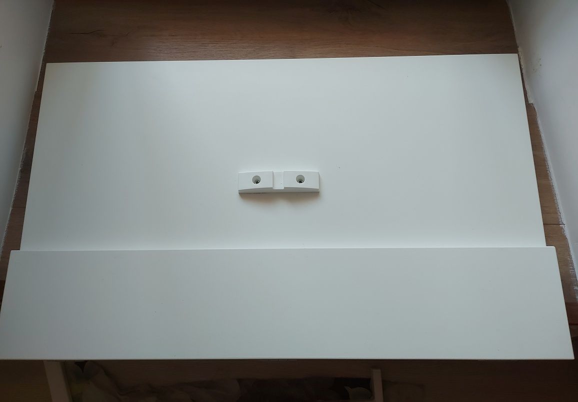 Продаем стол IKEA ,настенный