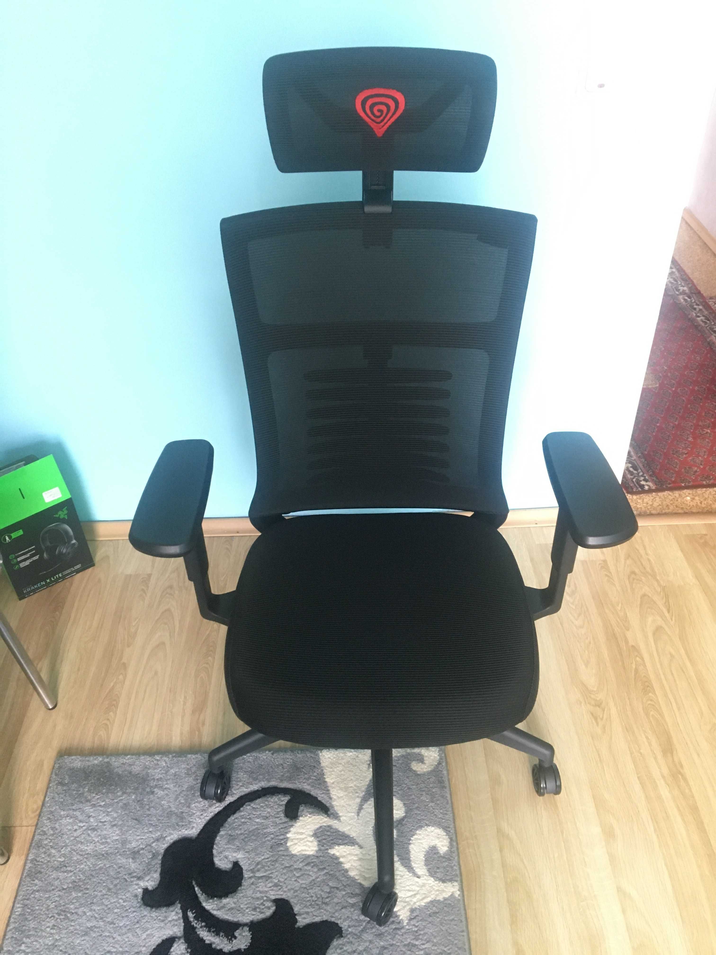 Genesis Astat 200 Black Ергономичен геймърски стол