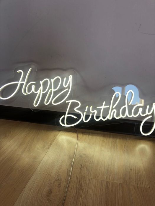 Неоновая вывеска Happy Birthday