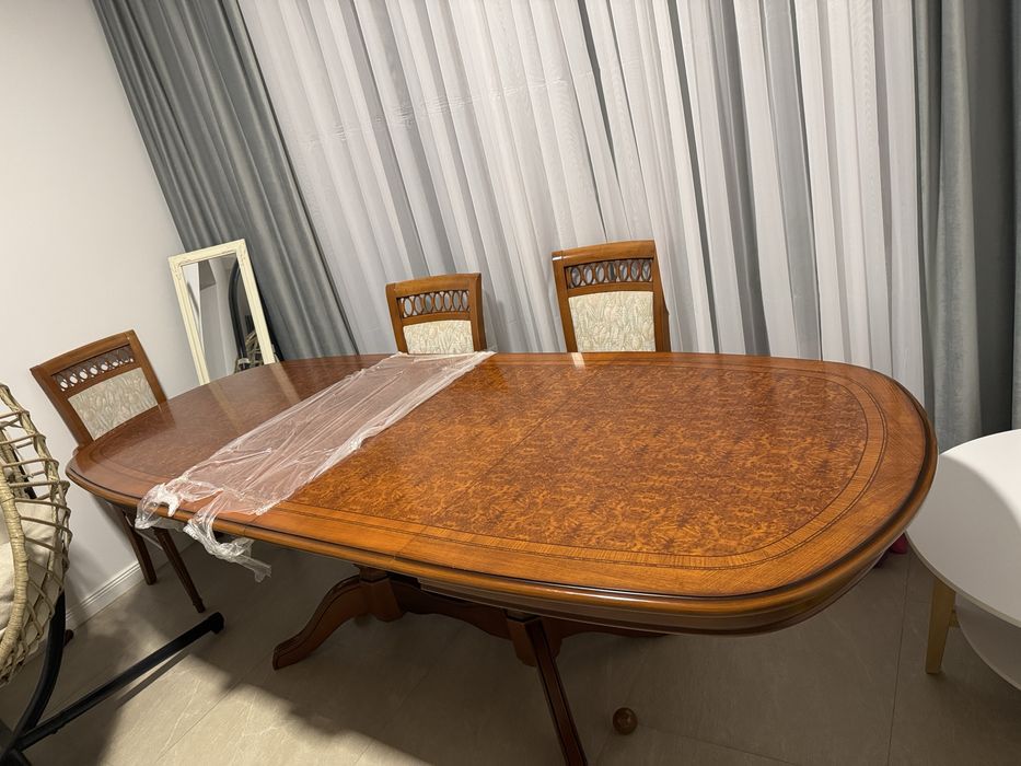 Masă extensibila cu 6 scaune