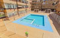 PREȚ FIERBINTE. Apartament renovat cu garaj privat și piscină comună