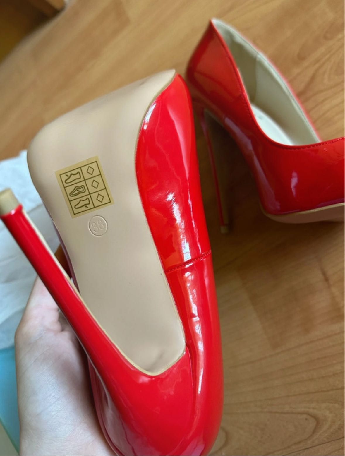 Pantofi stiletto