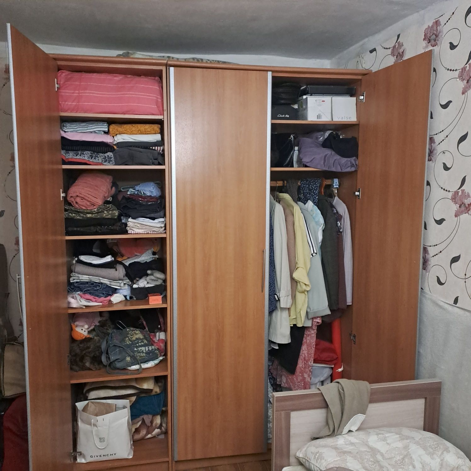 Продам шкафы Атлант