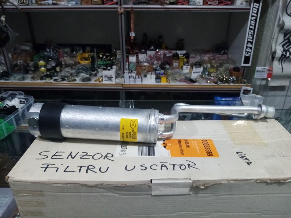 Vând piese auto Nissan