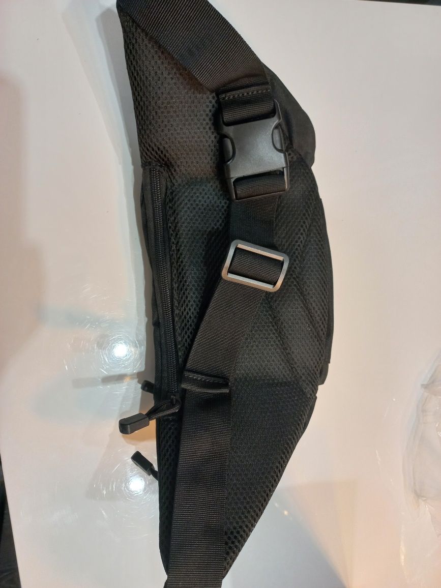 Тактическа чантичка за носене през кръст или рамо с кобур