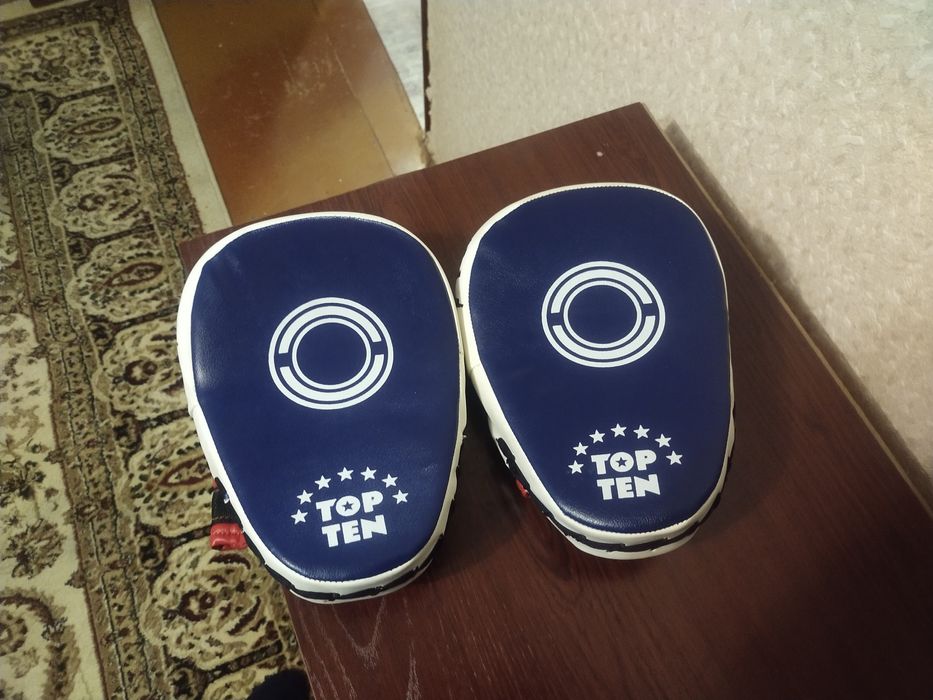 продам лапы ,защиту ,  бинты боксерские, борцовки 42 р-р