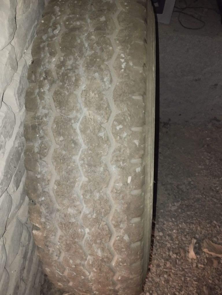 Bez kamer 315 80 R 22.5 xolati yaxshi 80% tishi bor diskasiham sotilad