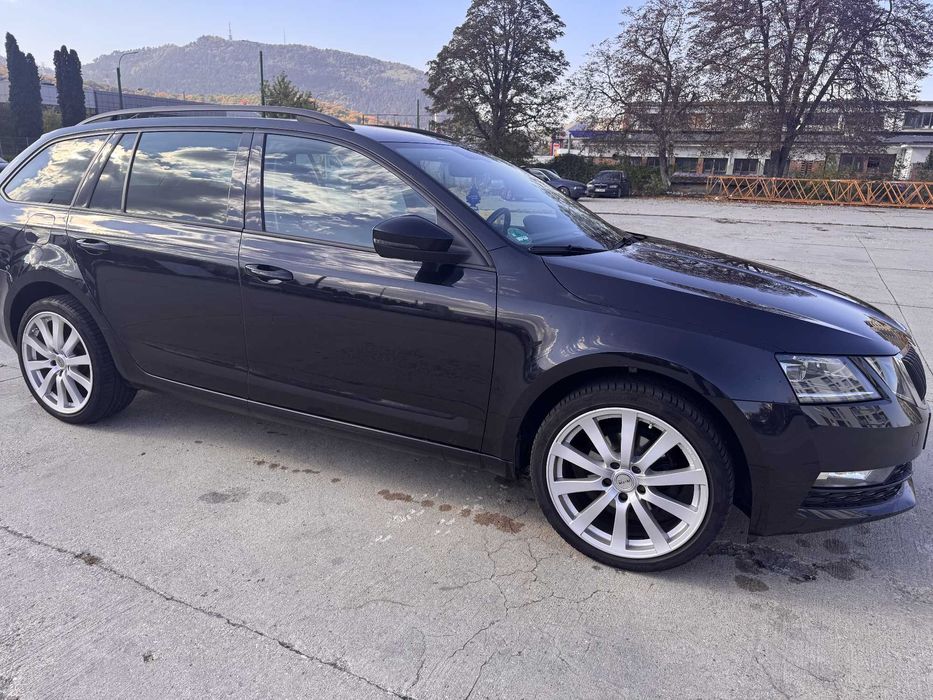 Skoda Octavia 1.6 TDI Ambition DSG 2018 • 149.000 km • Set roți iarnă