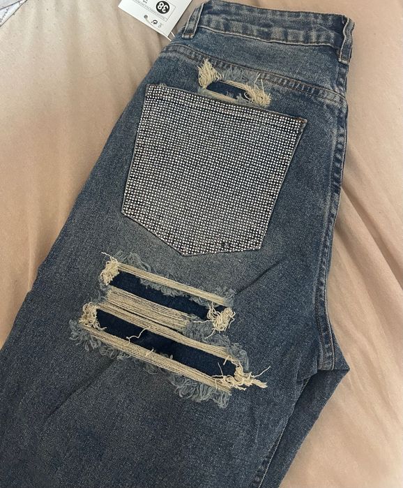 Чисто нови дънки