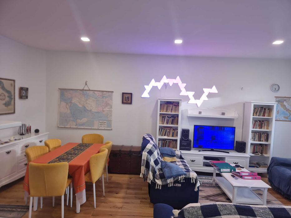 Inchiriez Apartament KING 220 mp (in vila -utilat  ) max 14 persoane