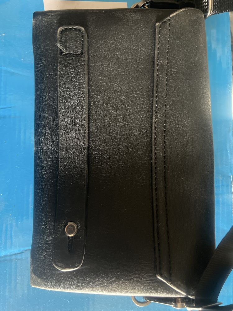 Продам сумку новую барсетку