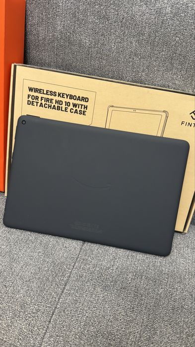 Таблет Amazon Fire HD 10 Plus + калъф с клавиатура за таблета