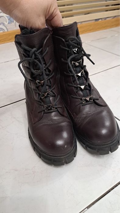 Женские зимние сароги в бордовом цвете