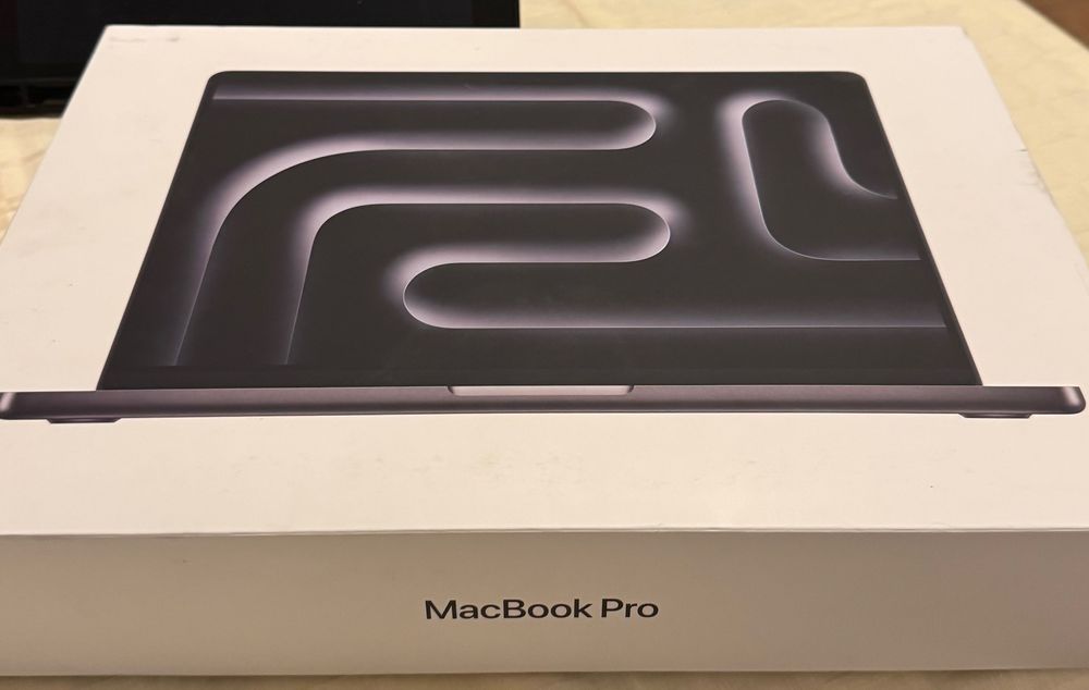 MacBook Pro 24gb 1TB M4 nou