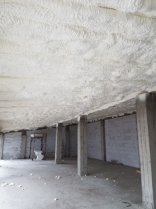 Izolatii cu spuma poliuretanica ,30lei m2