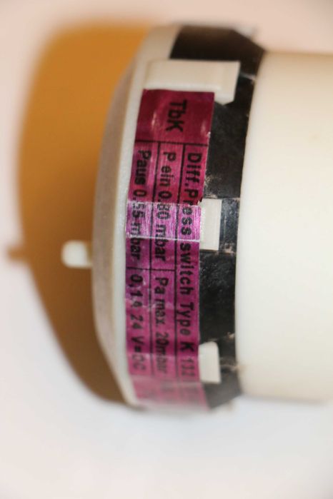 Presostat aer 0,55 - 0,80 mbar centrala termica Bosch Junkers