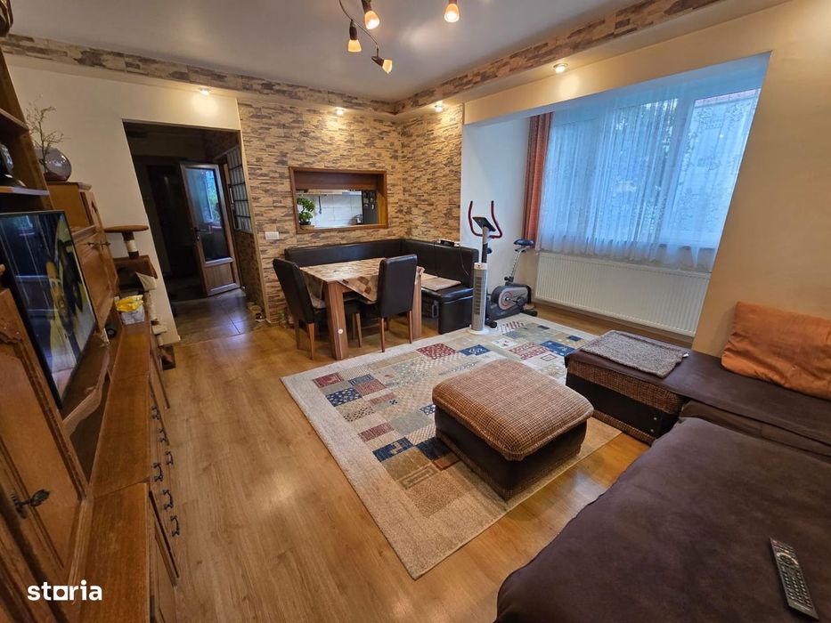 Reșița, apartament 4 camere, 100 mp, etaj 2, zona Micro II