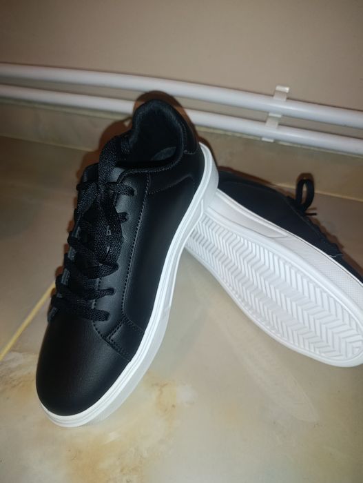 Чисто нови унисекс кецове. Бели и Черни