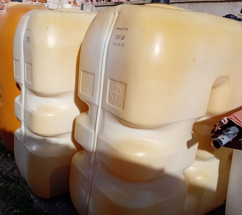 Bazin plastic ( rezervor] 2000l