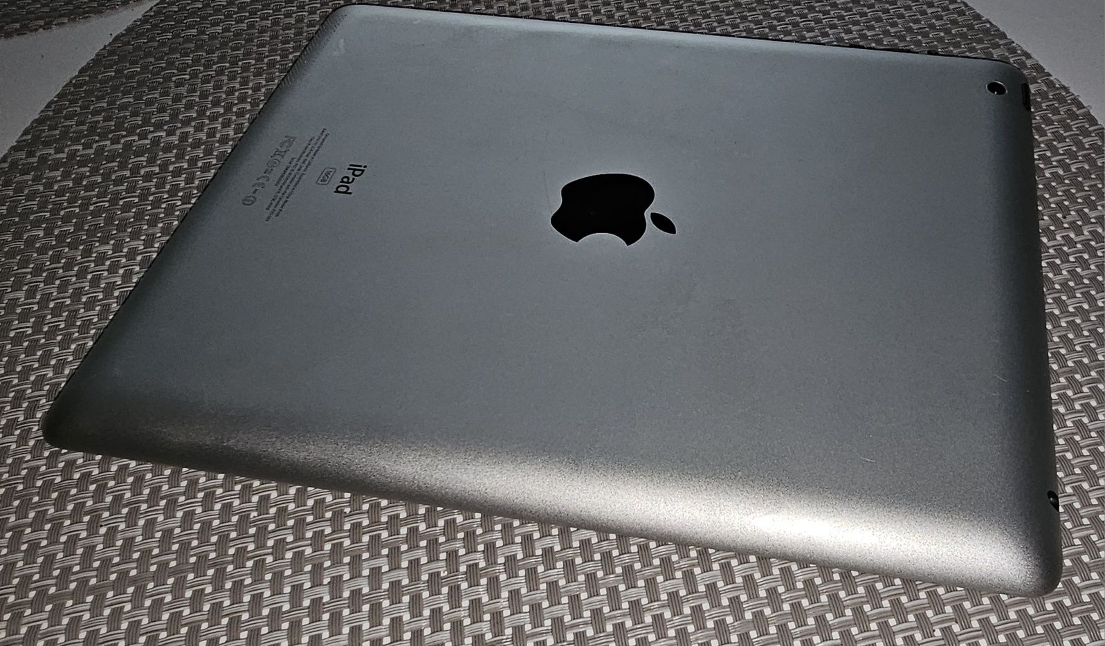 Apple iPad generatia a 3a, model A1416, 16GB + husa