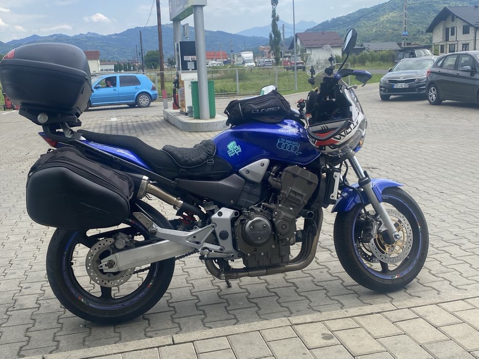 Hornet 900 – Naked clasic cu suflet sportiv și dotări touring