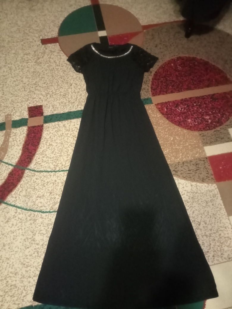 Вечернее платье  черного цвета