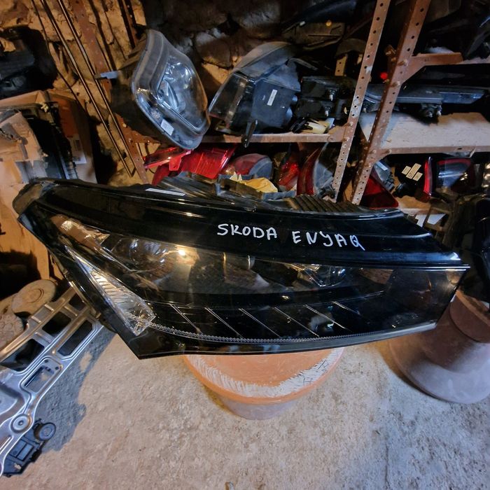 Skoda Enyaq 2022 ляв и десен фар