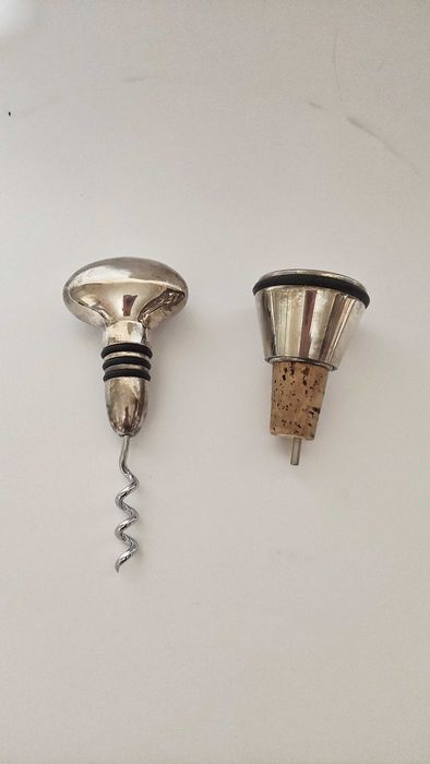 Луксозен масивен посребрен комплект аксесоари за вино в кутия