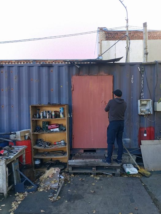 Продам два спаренных контейнера.