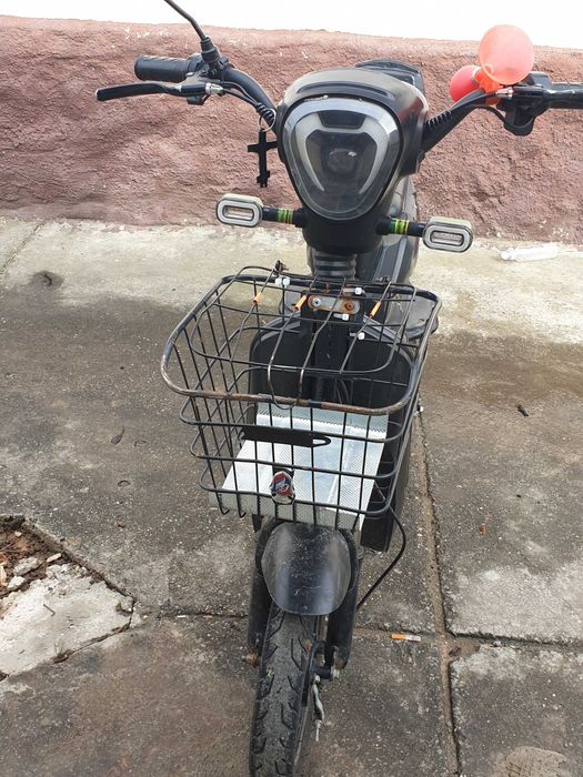 De vânzare scuter electric 25km/h