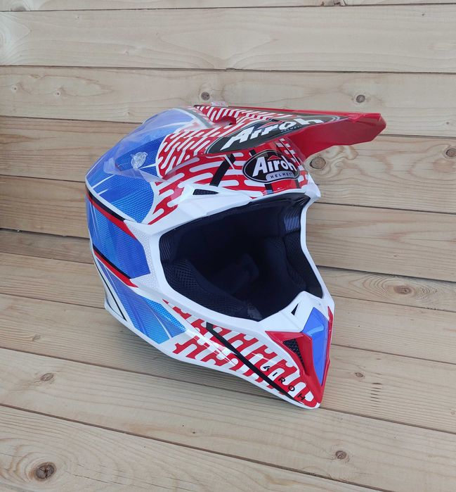 BLACK FRIDAY месец - НОВА каска Airoh - XXL