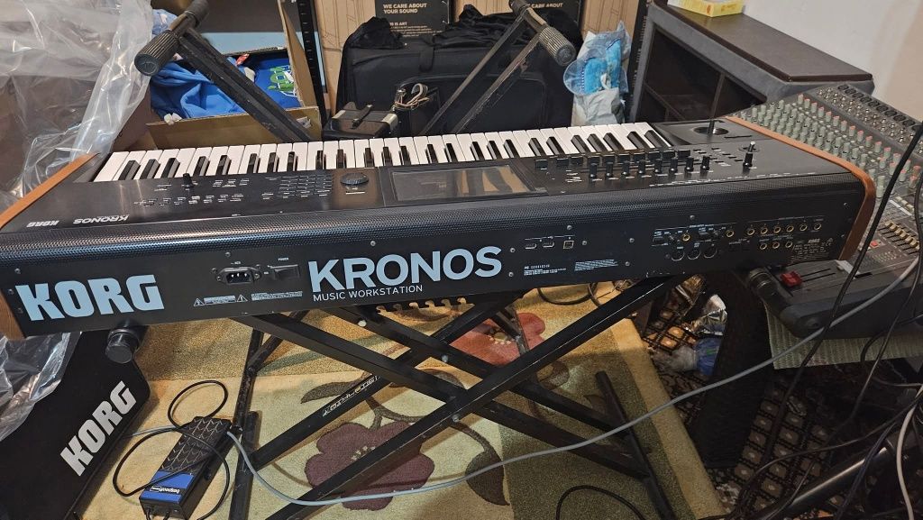 Korg kronos 2 Топ състояние