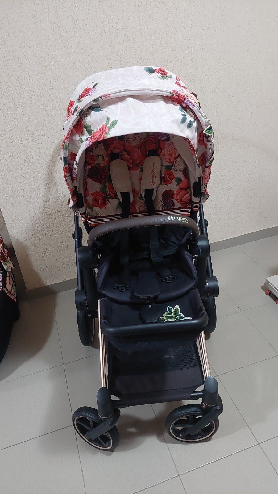 cybex детска количка + кош. Всички аксесоари, като нова.