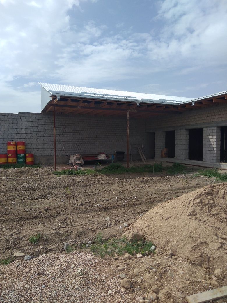 Продам не достроенный дом 10 соток.