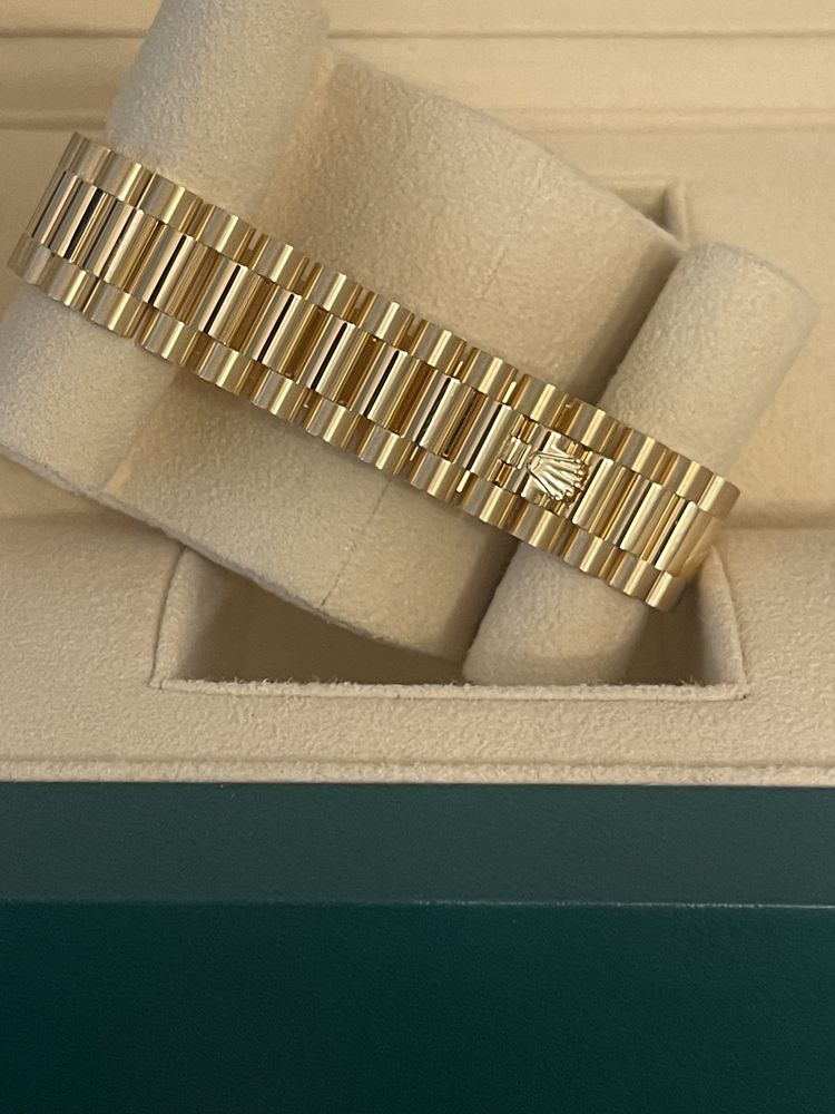 Часовник Rolex Datejust 31 Yellow Gold MOP Dial Diamond Bezel