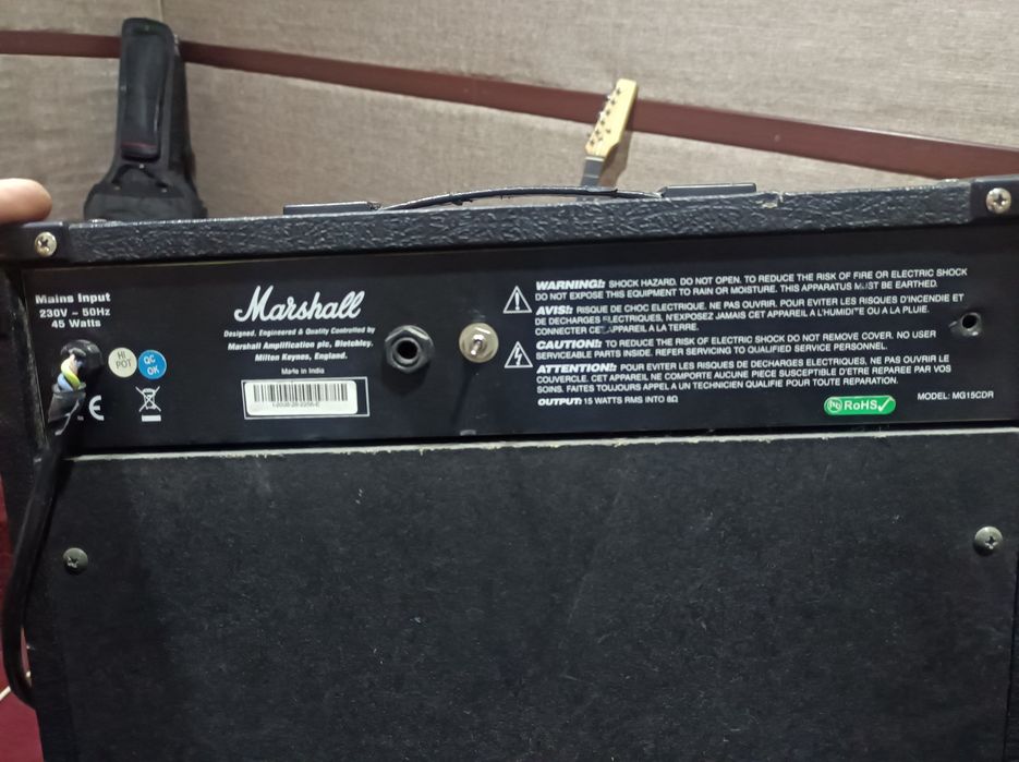 Продаётся транзисторный комбоусилитель Marshall MG15CDR