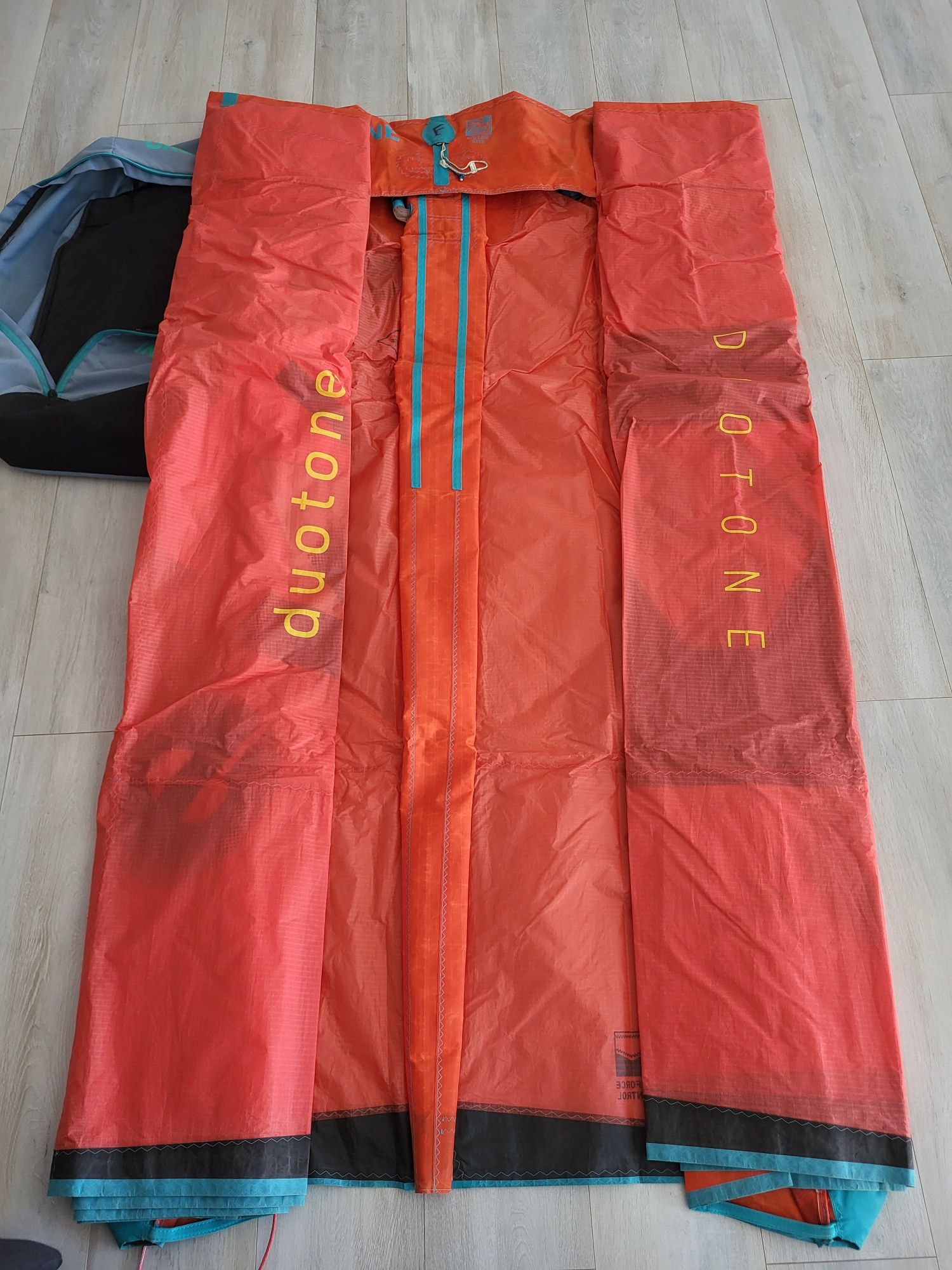 Set 2 zmeie kitesurf Duotone Evo 9 m si 13 m plus ham Ion Spectre
1 ki
