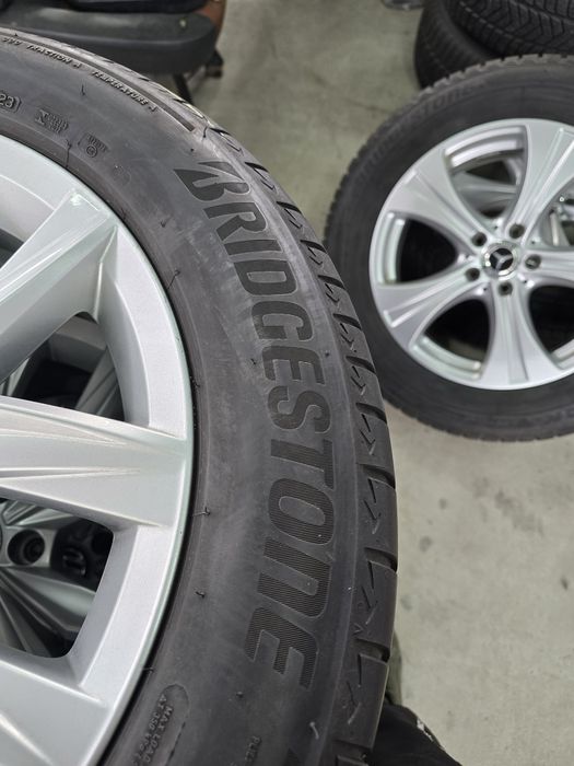 4 Броя 235/55/18 Bridgestone 2x6,8mm 2x5,6mm 23dot