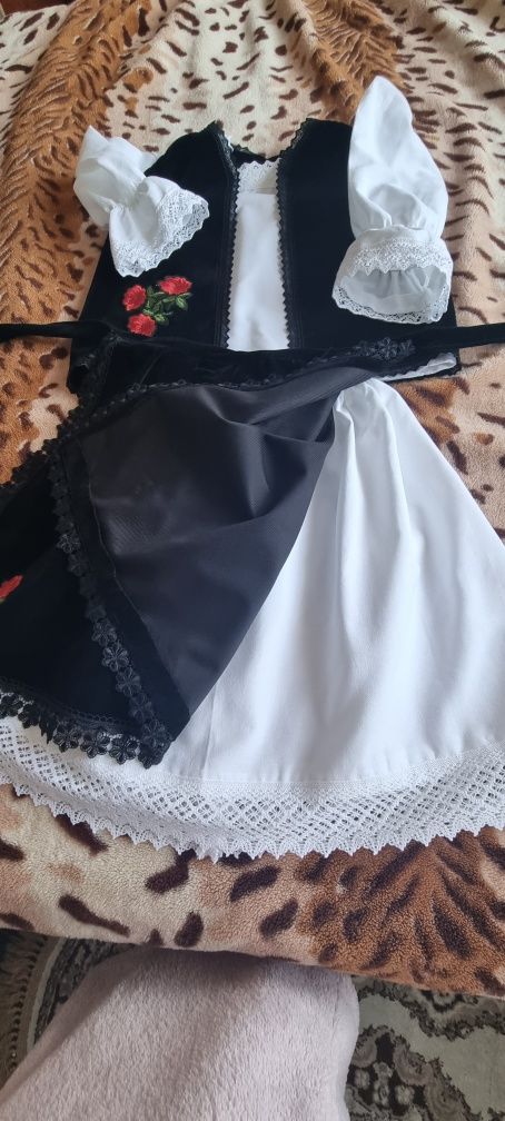 Costum popular fetiță