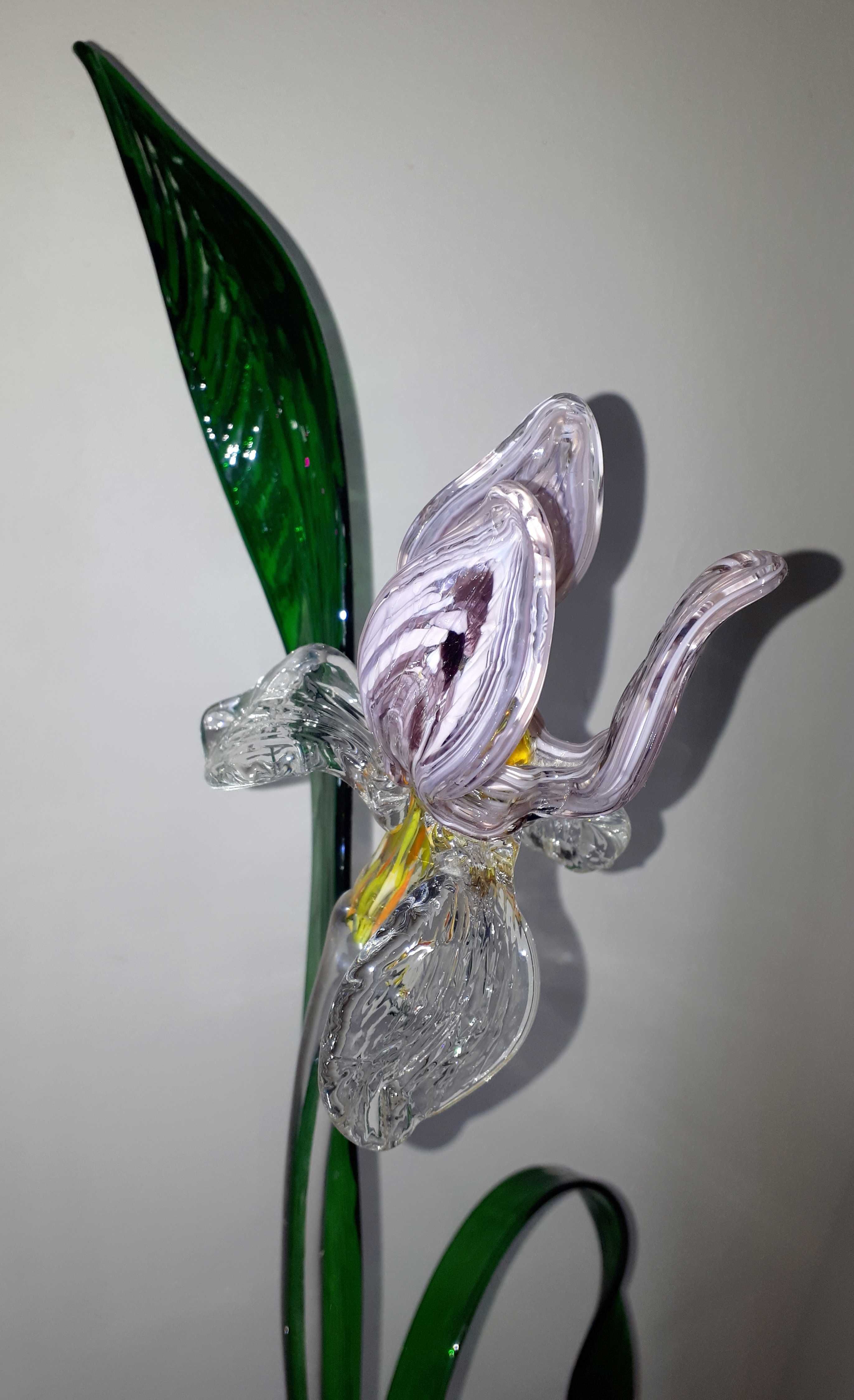Ваза и цветок "Ириса" художественное стекло